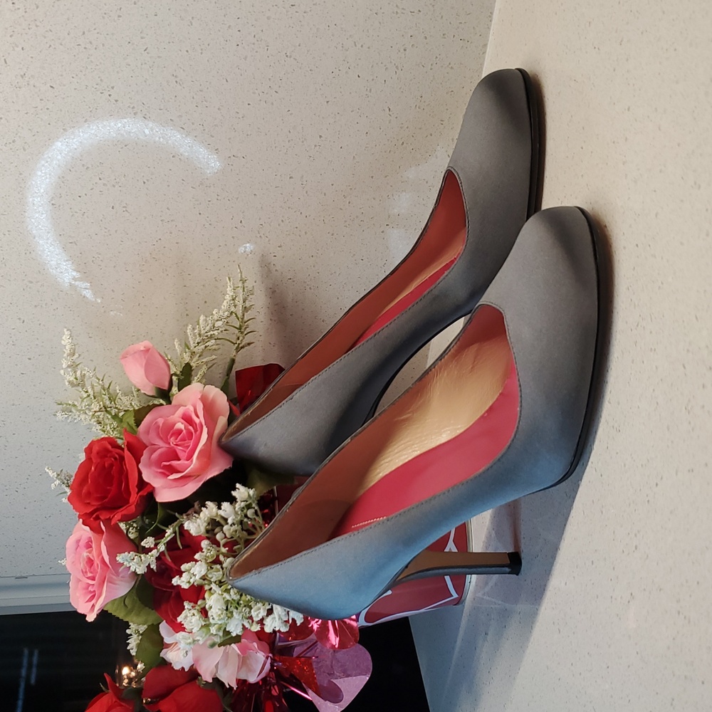 KATE SPADE Gray Satin Heels (sz 7B)